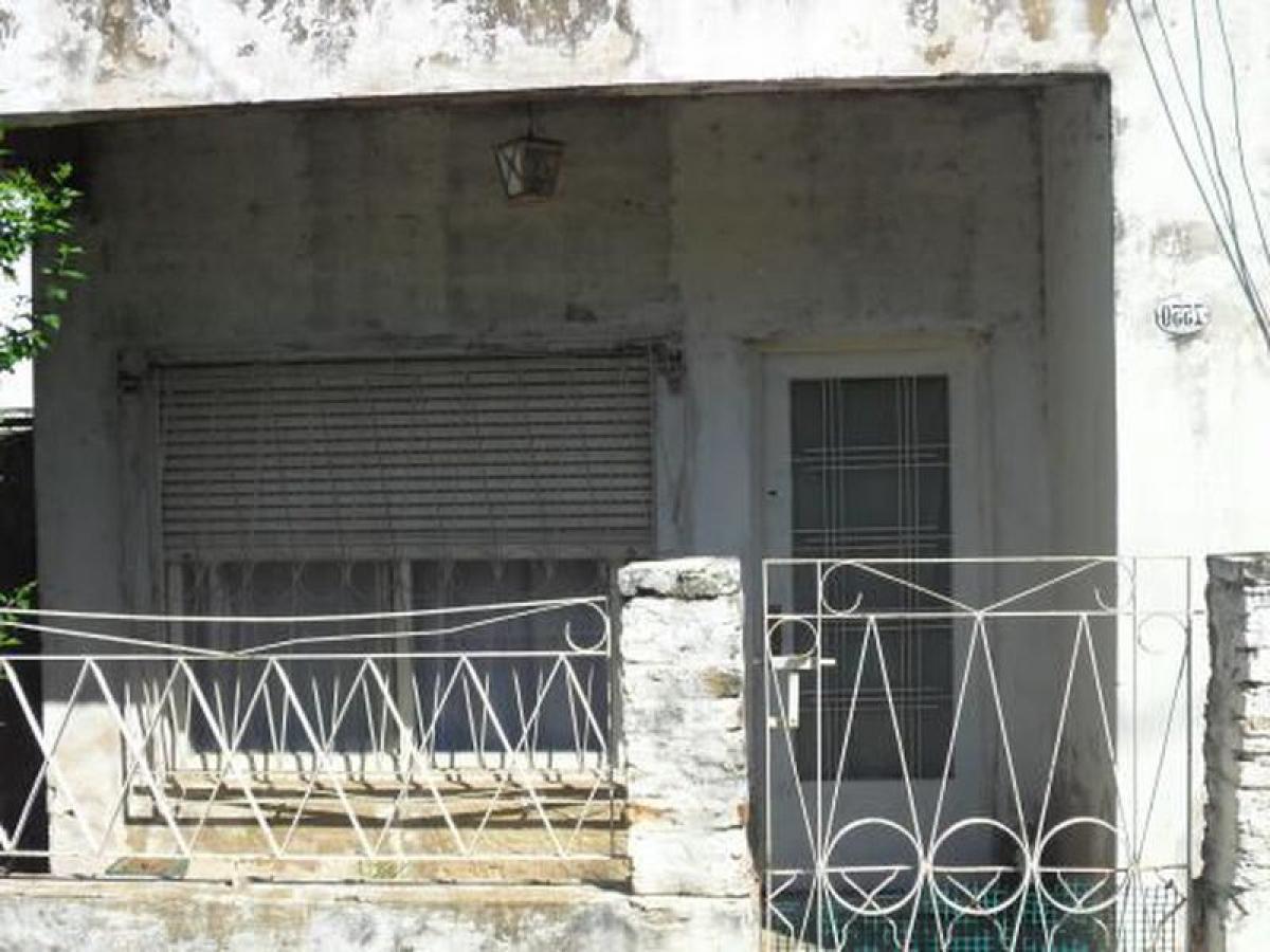 2 bedrooms House in Tres de Febrero, Argentina No. 5038