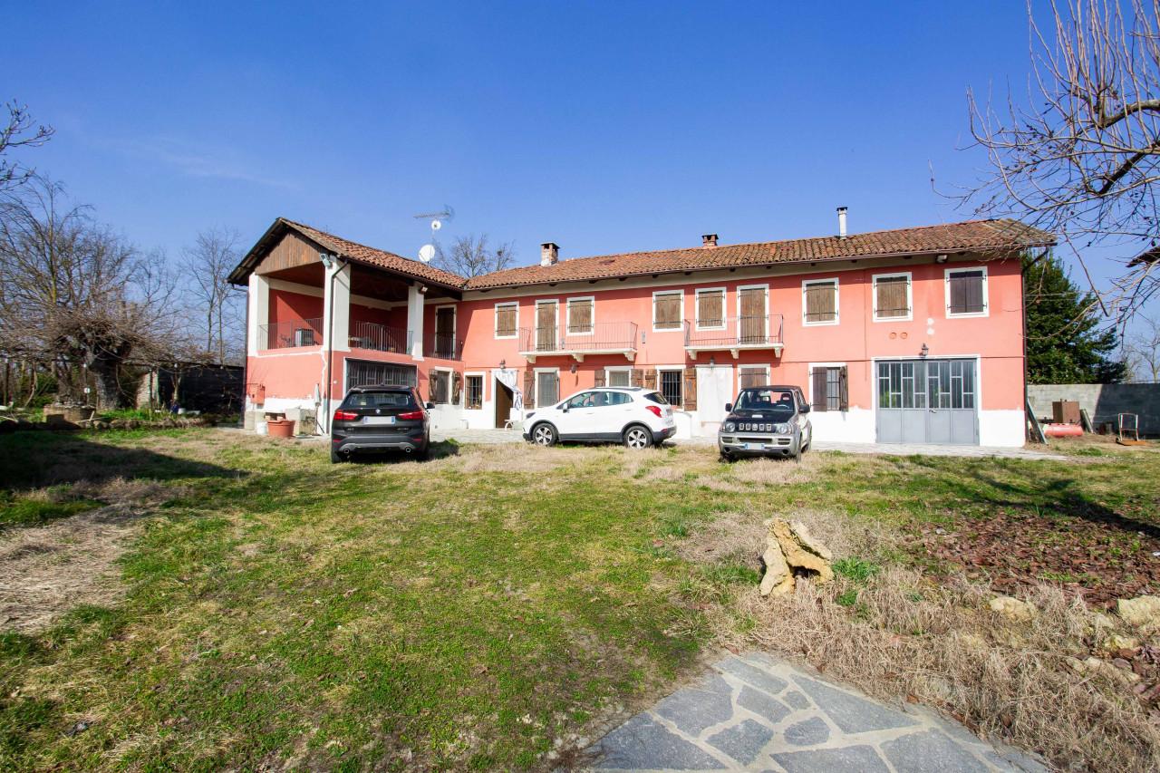 Villa de 8 habitaciónes en Cortazzone, Italy No. 136577