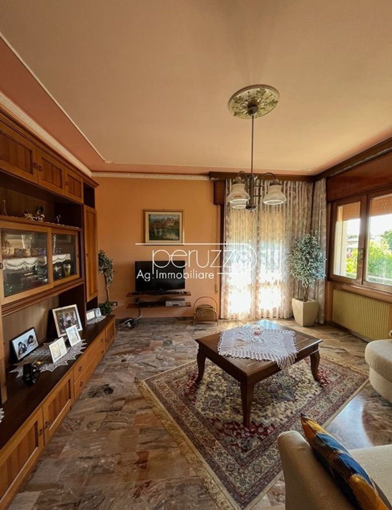12 rooms House in Mussolente, Italy No. 280216