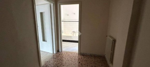 5 rooms Apartment in Barletta, Italy No. 151402 3