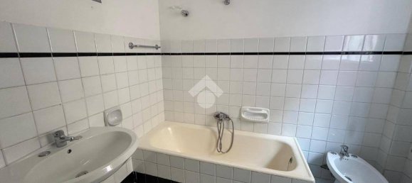 5 rooms Apartment in Barletta, Italy No. 151402 10