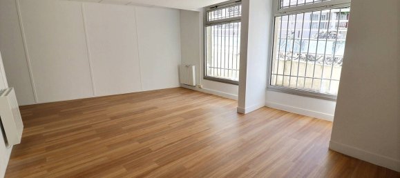 162m² Office in Paris, France No. 167807 8