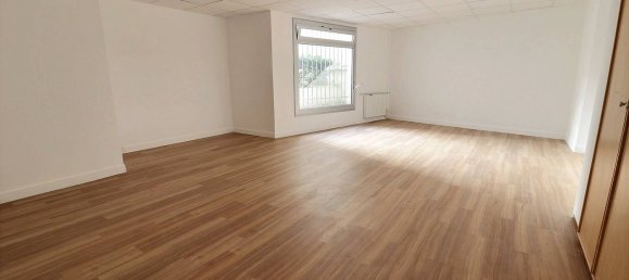 162m² Office in Paris, France No. 167807 3