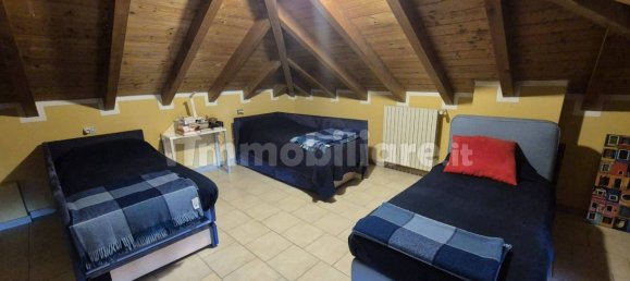 4 bedrooms House in Angera, Italy No. 251974 16