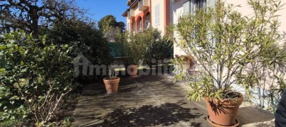 4 bedrooms House in Angera, Italy No. 251974 2