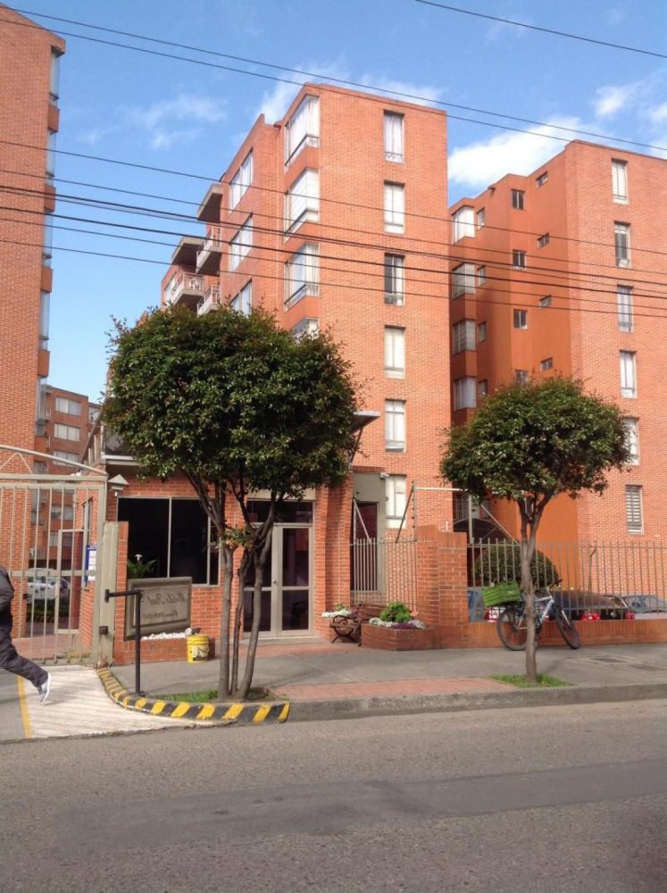 Дом с 3 спальнями в Богота, Колумбия № 14592