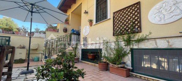 4 bedrooms Villa in Rome, Italy No. 44743 11