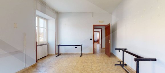 2-Zimmer Wohnung in Pomigliano d'Arco, Italy, Nr. 22528 8