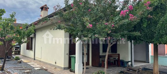 Villa de 2 dormitorios en Porto Mantovano, Italy No. 333028 12