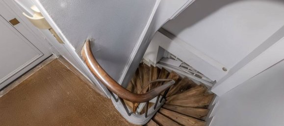 Studio in Paris, France No. 281083 14