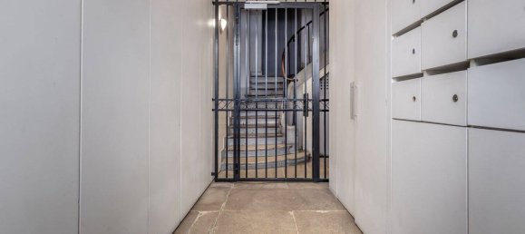 Studio in Paris, France No. 281083 15