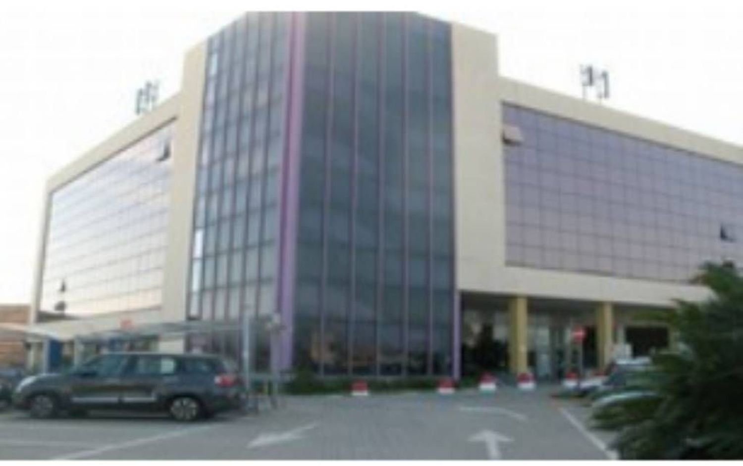758m² Commercial property in Albenga, Italy No. 301912