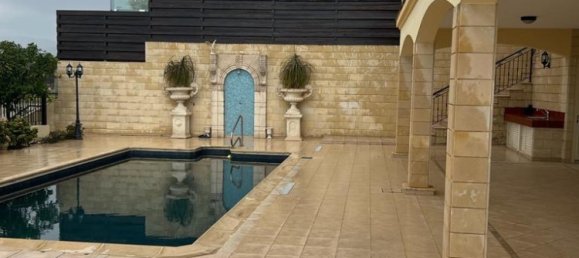 5 bedrooms Villa in Limassol, Cyprus No. 35525 3