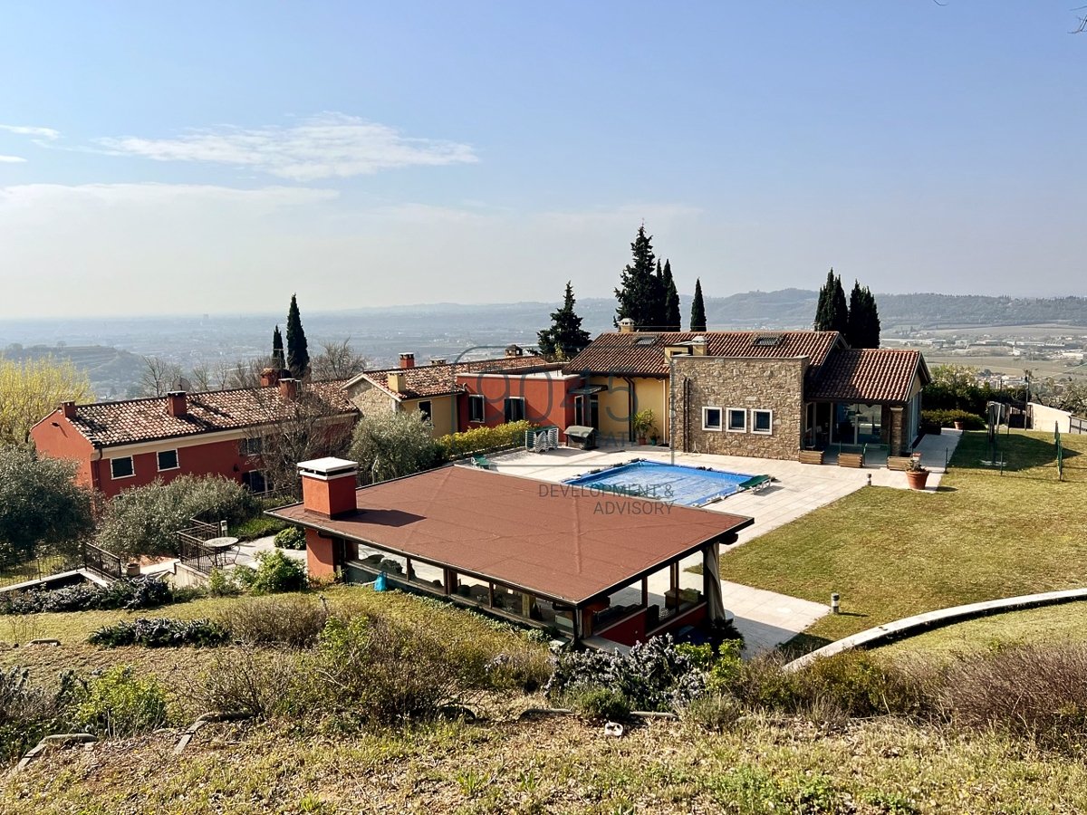 15 bedrooms House in Sant'Ambrogio di Valpolicella, Italy No. 404414