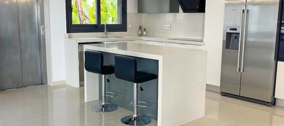 5 bedrooms Villa in San Miguel de Salinas, Spain No. 16441 8