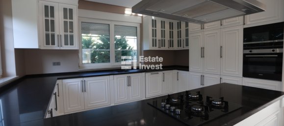 Villa 7+2 in Istanbul, Turkey No. 25998 3