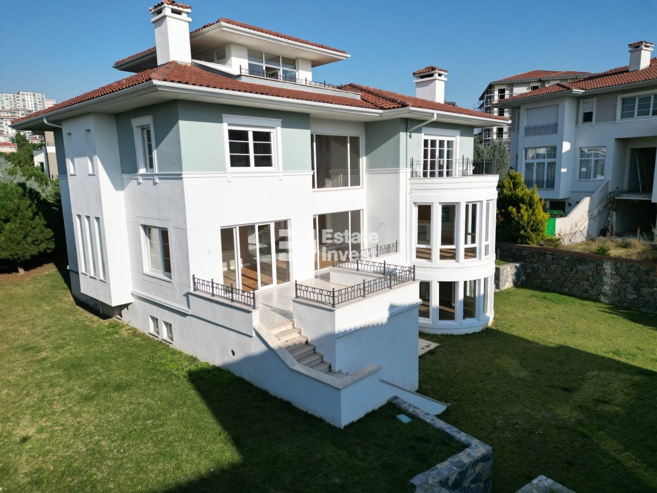 Villa 7+2 in Istanbul, Turkey No. 25998