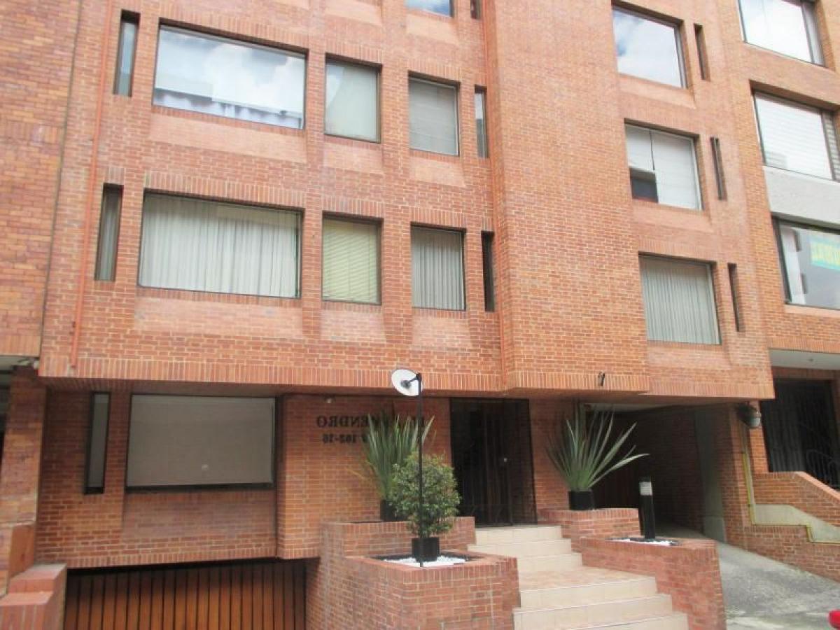 Casa de 3 dormitorios en Bogotá, Colombia No. 10231