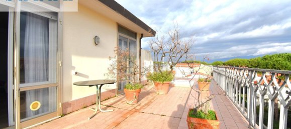 Пентхаус с 7 комнатами в Виареджо, Италия № 192013 3