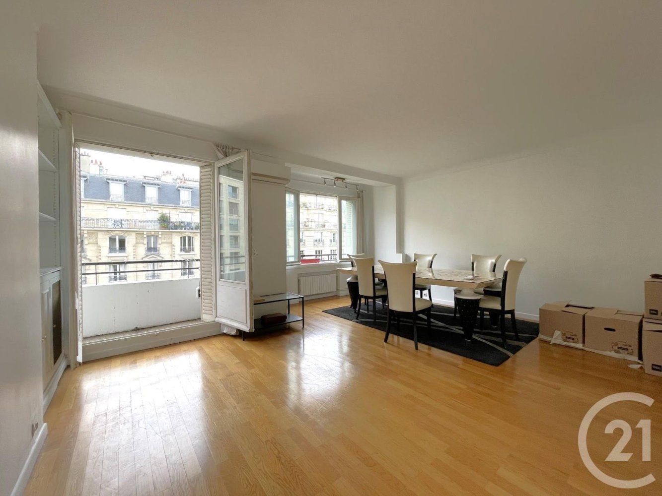 2 bedrooms Apartment in Paris, France No. 174870
