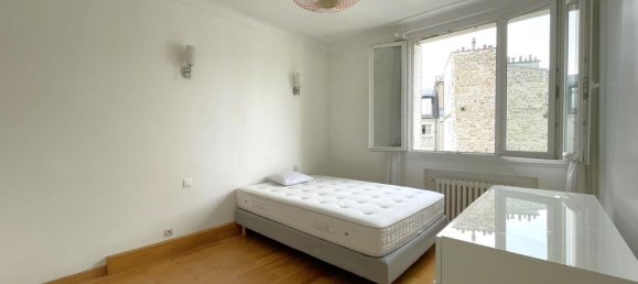 2 bedrooms Apartment in Paris, France No. 174870 4
