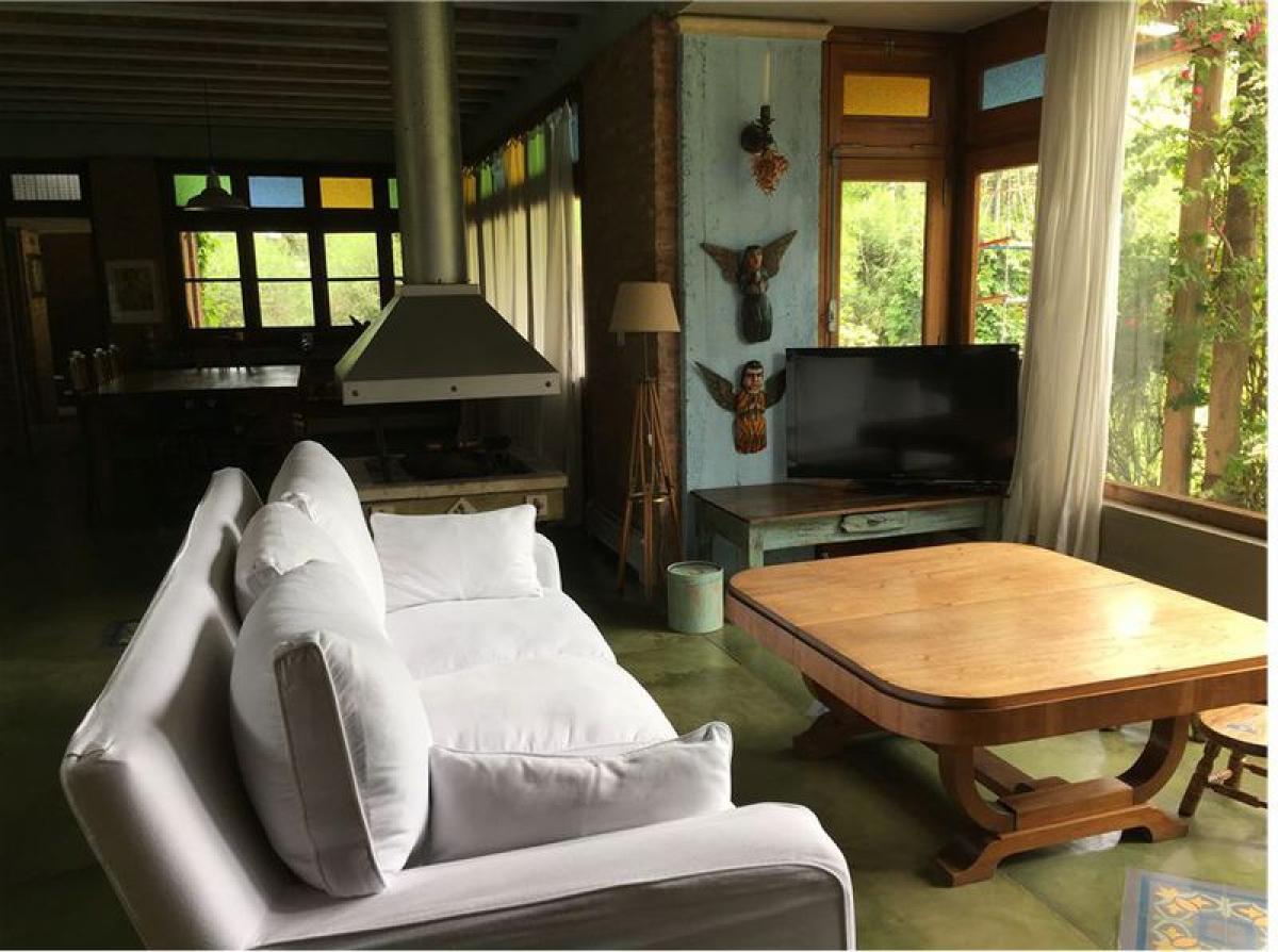 4 bedrooms House in Escobar, Argentina No. 53539