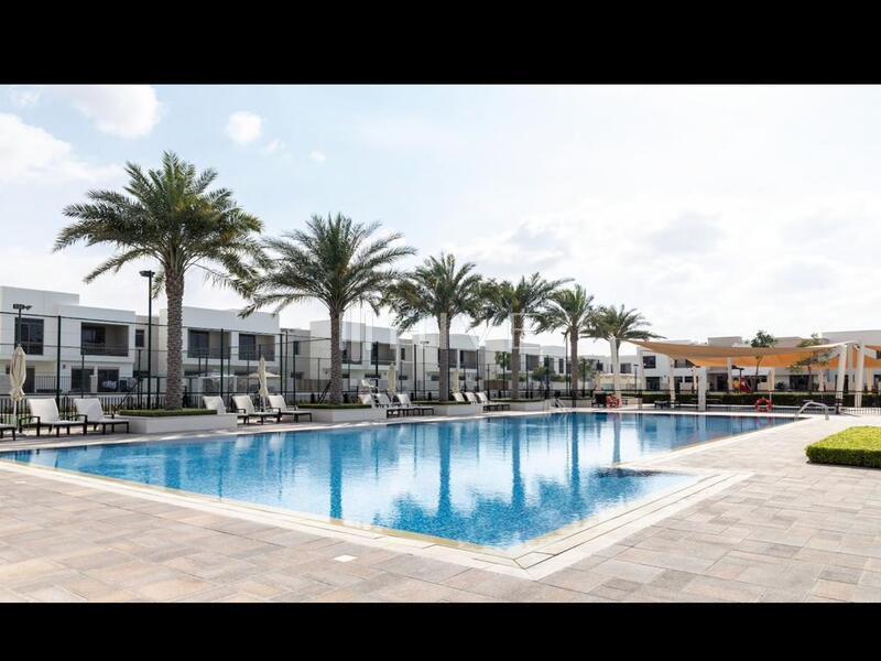 Adosado de 3 dormitorios en Town Square, UAE No. 95628