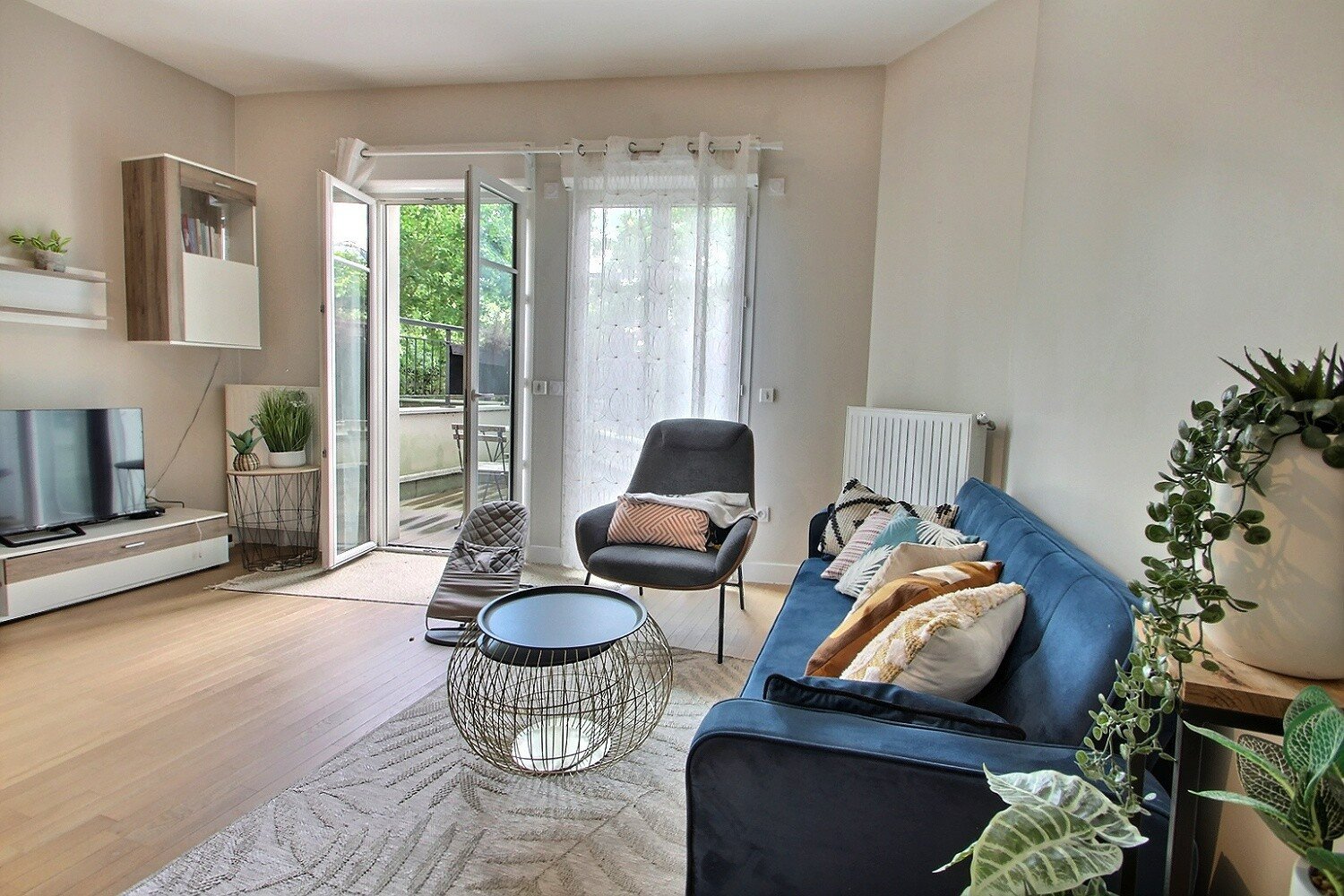 Apartamento de 2 dormitorios en Puteaux, France No. 122122