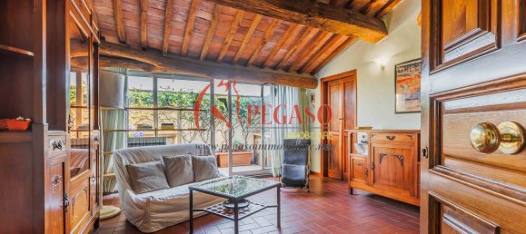 Apartamento de 3 dormitorios en Pescia, Italy No. 313077 2