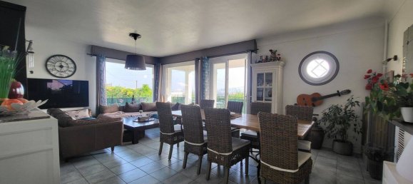 Casa de 3 dormitorios en Argenteuil, France No. 327753 2