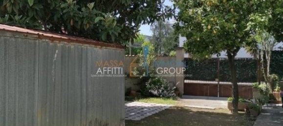 3 bedrooms House in Carrara, Italy No. 45689 2