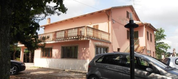 Casa de 8 habitaciónes en Ripatransone, Italy No. 174447 2