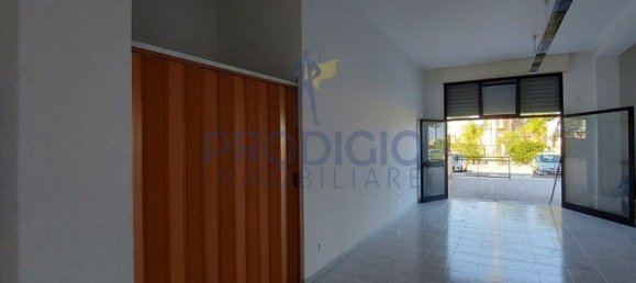 Gewerbliche Immobilie in Bisceglie, Italy 70m², Nr. 297317 3