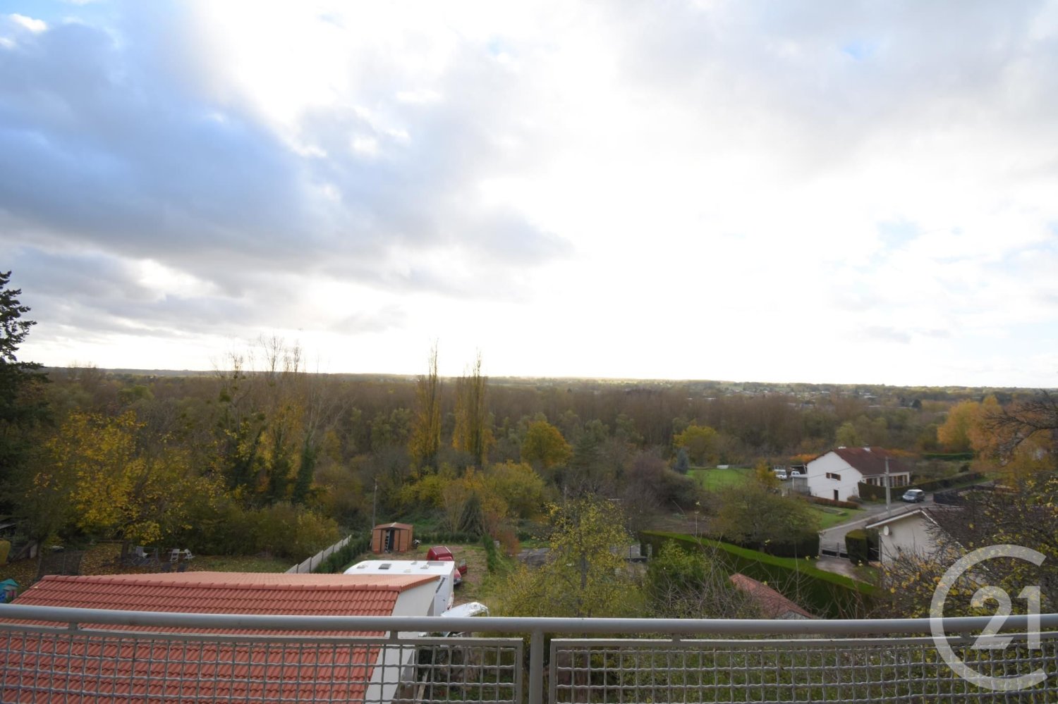 5 Schlafzimmer Haus in Abrest, France, Nr. 283873