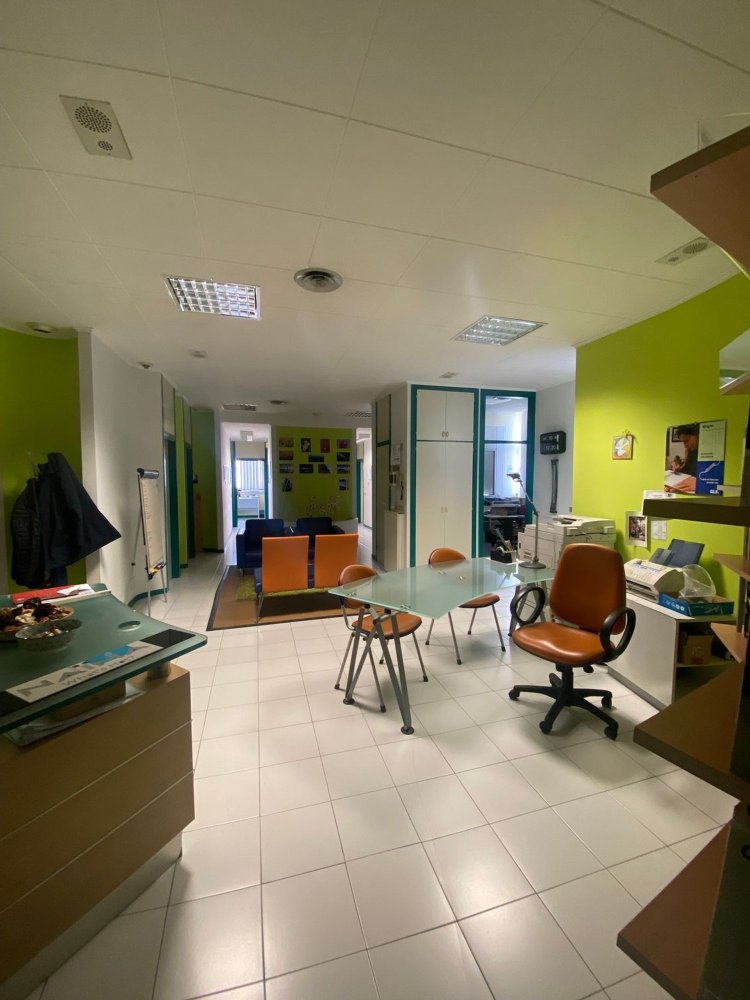 Büro in Pesaro, Italy 209m², Nr. 92308
