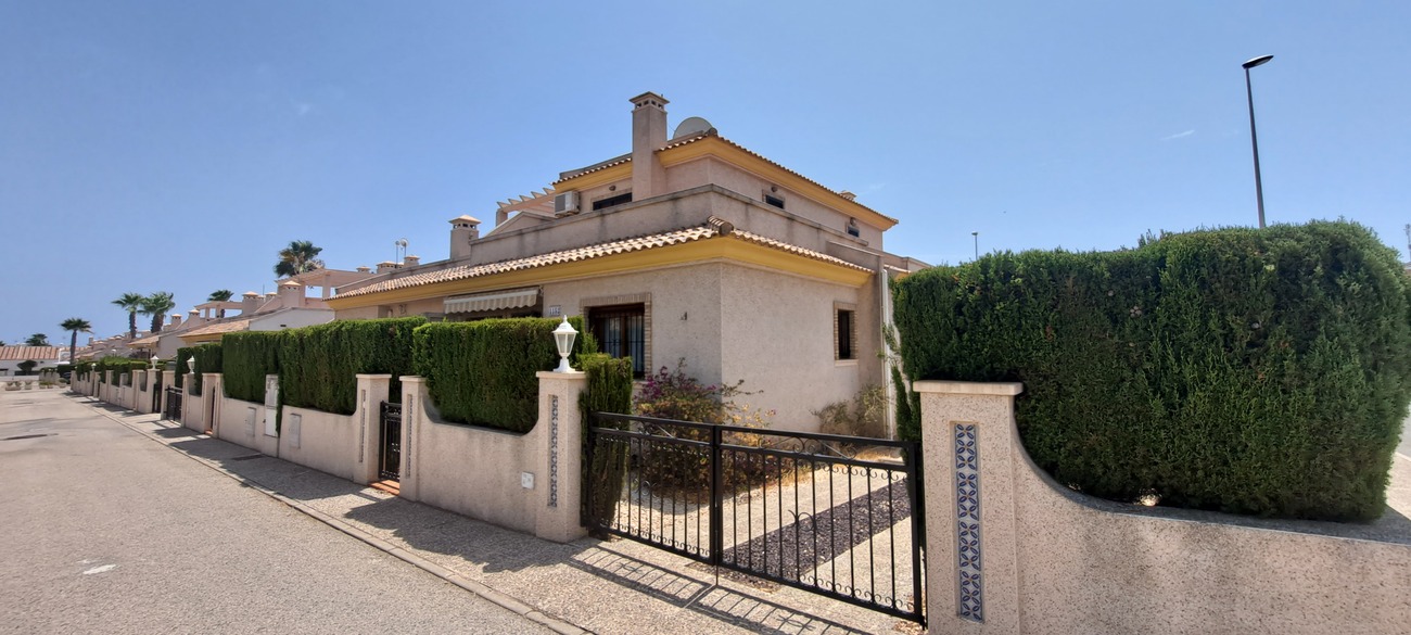 Вилла с 3 спальнями в Аликанте, Испания № 138692