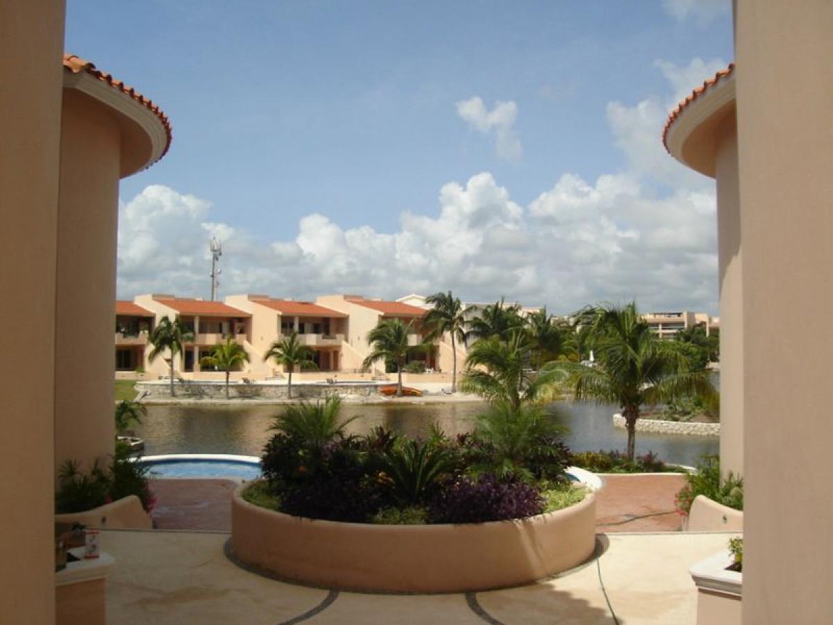 Apartamento de 3 dormitorios en Solidaridad, Mexico No. 189836