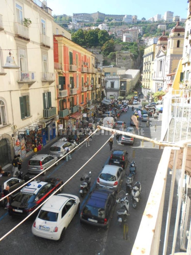 3 bedrooms Apartment in Naples, Italy No. 195963