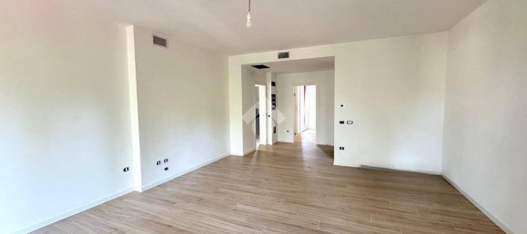 3 bedrooms Apartment in Padua, Italy No. 107701 2
