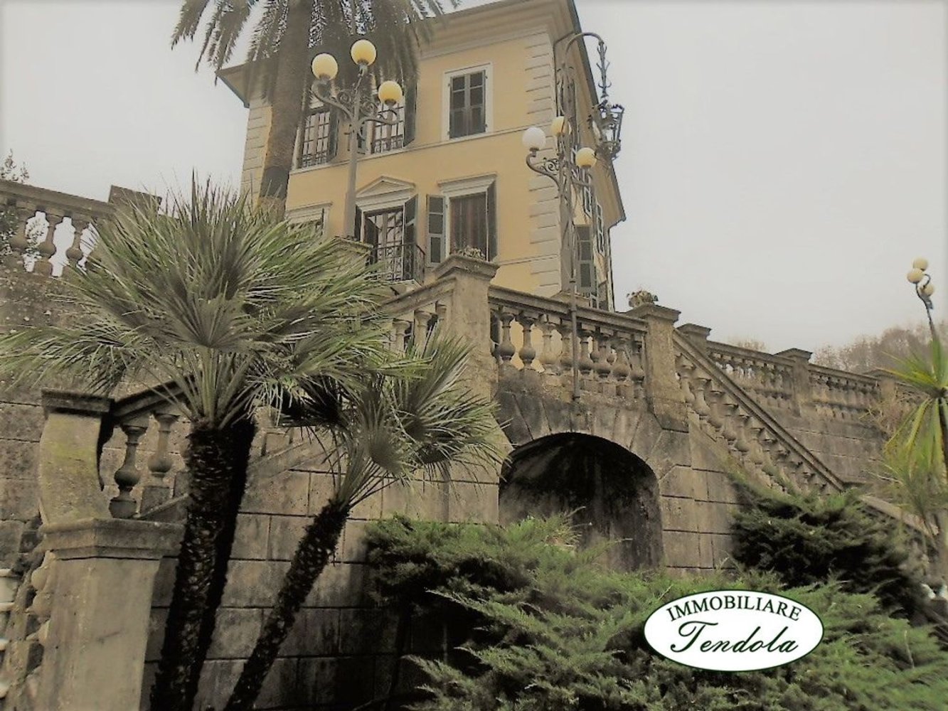 Villa de 8 habitaciónes en Carrara, Italy No. 133516