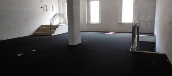 189m² Commercial property in Leiria, Portugal No. 52759 10