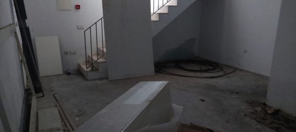 189m² Commercial property in Leiria, Portugal No. 52759 17