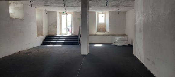 189m² Commercial property in Leiria, Portugal No. 52759 8