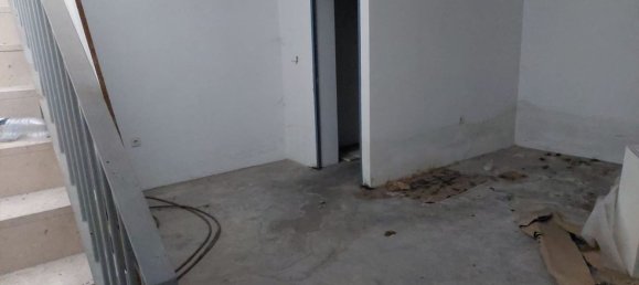 189m² Commercial property in Leiria, Portugal No. 52759 18