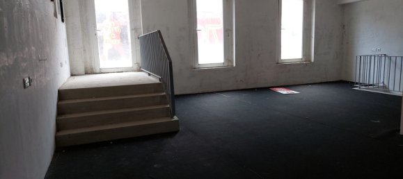 189m² Commercial property in Leiria, Portugal No. 52759 11