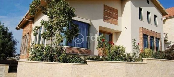 5 bedrooms Villa in Agios Athanasios, Cyprus No. 17029 3