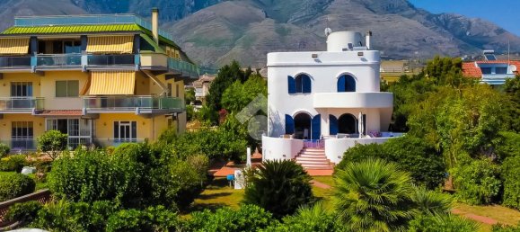 5 bedrooms Villa in Formia, Italy No. 291928 3