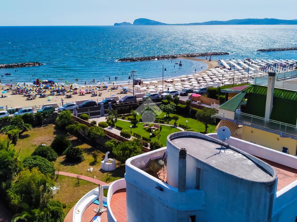 5 bedrooms Villa in Formia, Italy No. 291928