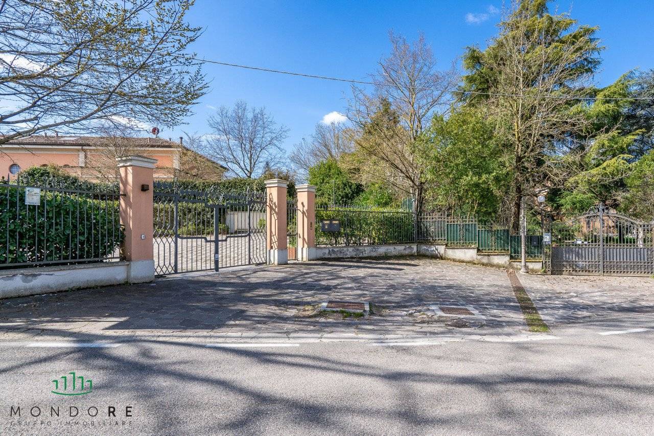 3 bedrooms Villa in Bologna, Italy No. 330575