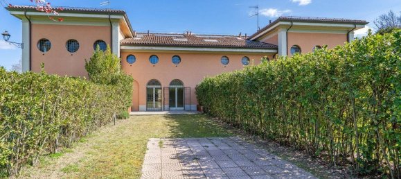 3 bedrooms Villa in Bologna, Italy No. 330575 3